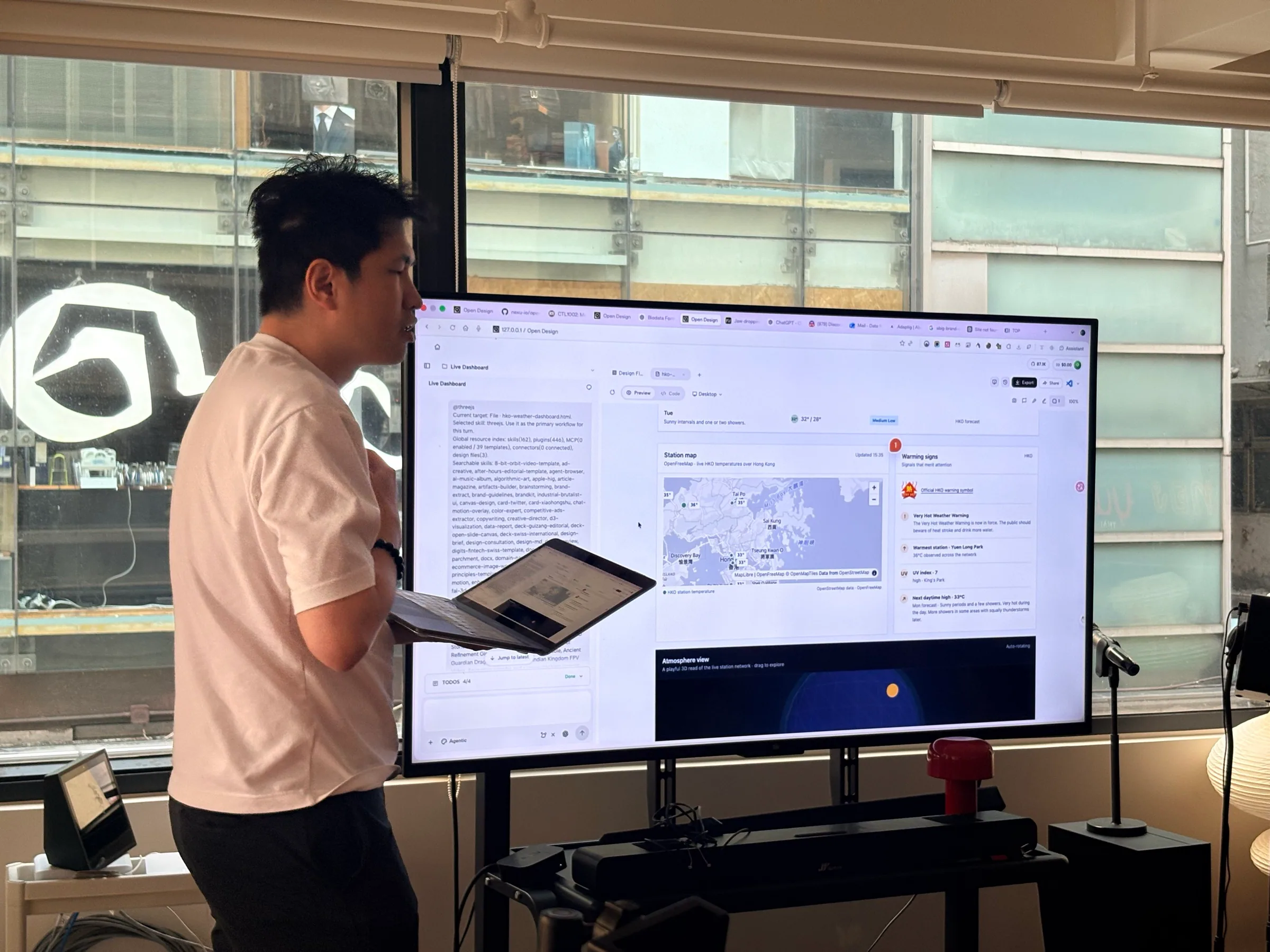 使用 OpenDesign 和公共数据 API 创建的实时香港天气仪表板。